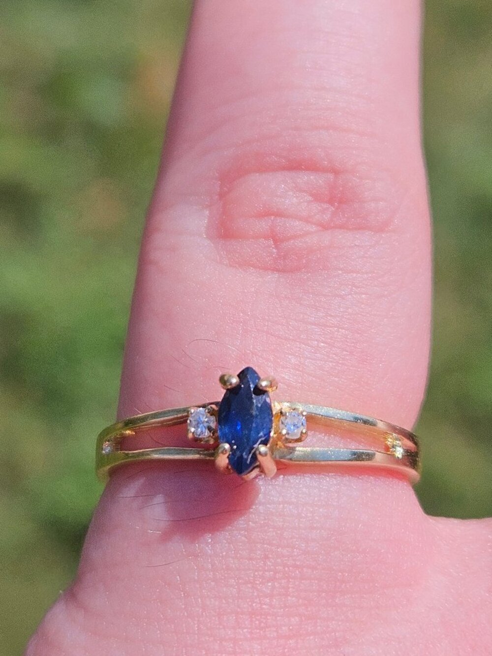 10K Yellow Gold Natural Sapphire Diamond Split Shank Ring Band Size 7